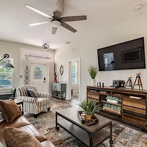 Exclusive Haven Retreat With A Private Backyard Holiday home Tampa